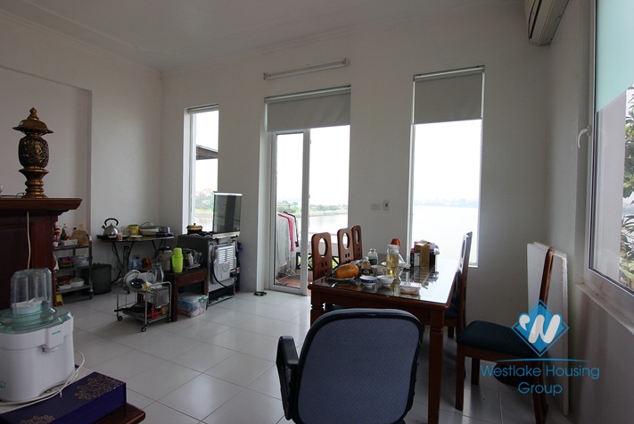 Lovely house with 6 bedrooms on the lakeside of Westlake Tay Ho